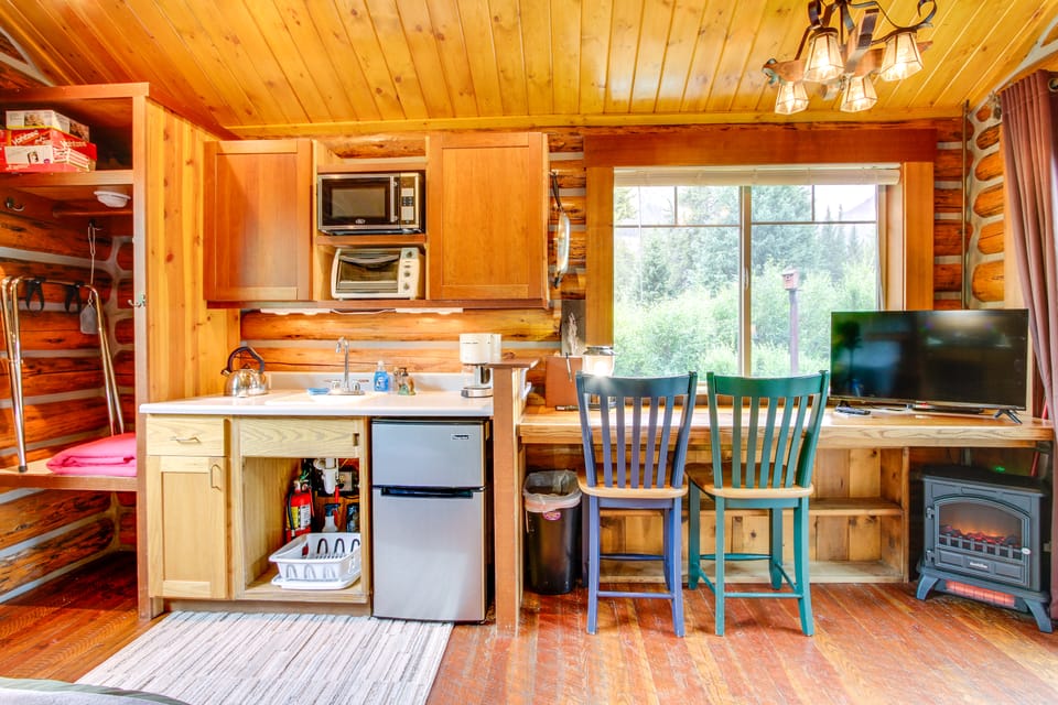 Montana Mountain Getaway - 1 Mi to Yellowstone! Apartment in Cooke City-Silver Gate