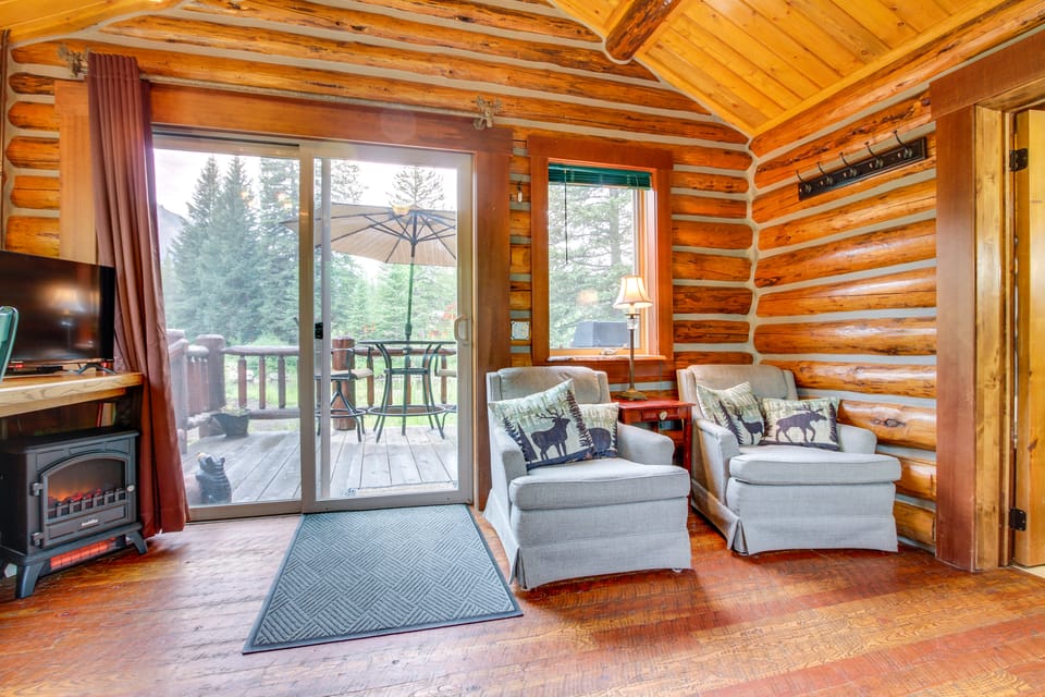 Montana Mountain Getaway - 1 Mi to Yellowstone! Apartment in Cooke City-Silver Gate