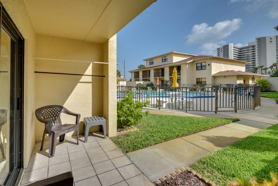 Daytona Beach Shores Condo Rental: Walk to Beach! Apartment in Daytona Beach Shores