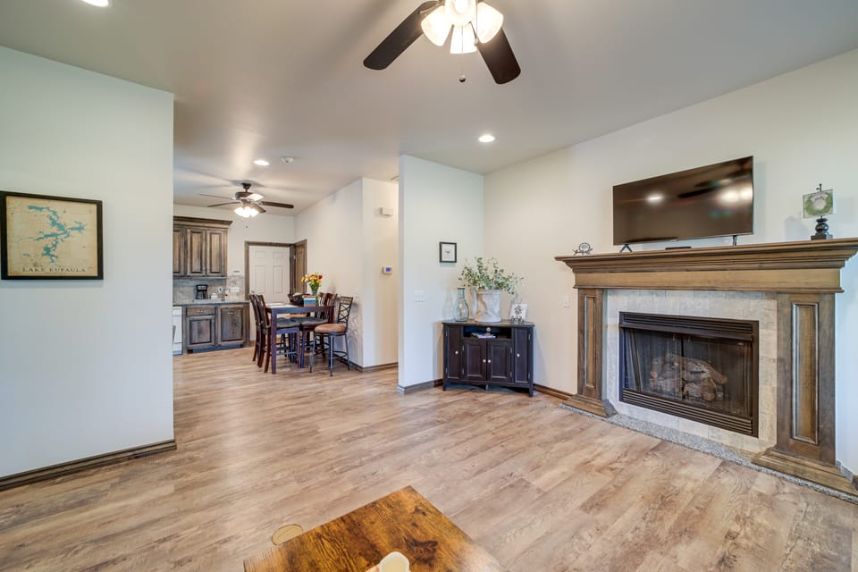 Cozy Checotah Retreat w/ Deck Near Eufaula Lake House in Eufaula