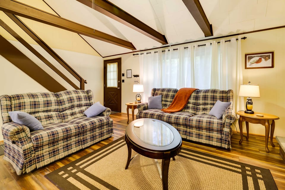 Hike, Swim, Ski & More: Home in Arrowhead Lakes! House in Coolbaugh Township