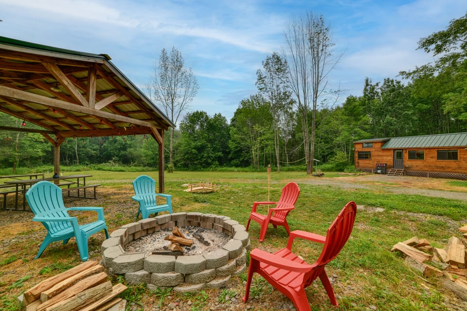 Catskills Tiny Home Cabin: Surrounded by Nature! House in New York