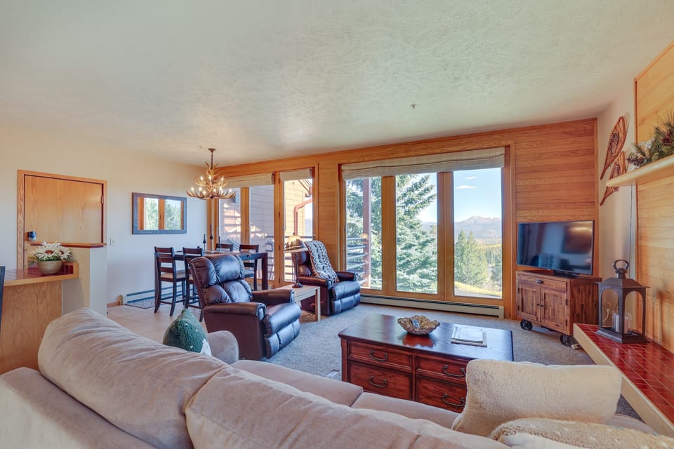 Cozy Condo w/ Balcony & Mtn Views in Silverthorne Apartment in Wildernest