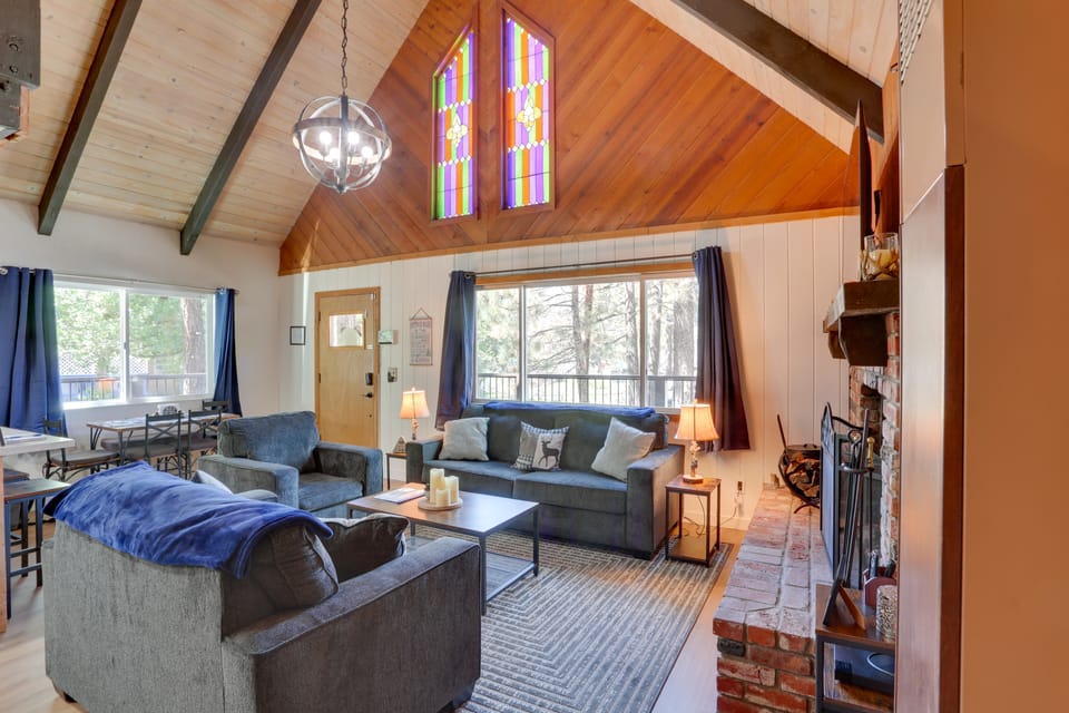 Cabin w/ Deck, Fire Pit & Big Bear Lake Access! House in Big Bear