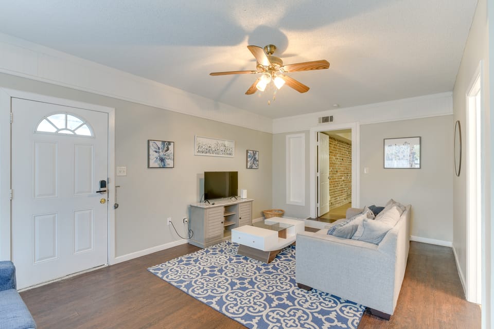 Steps to Sea! Family-Friendly Galveston Getaway Apartment in Galveston Island