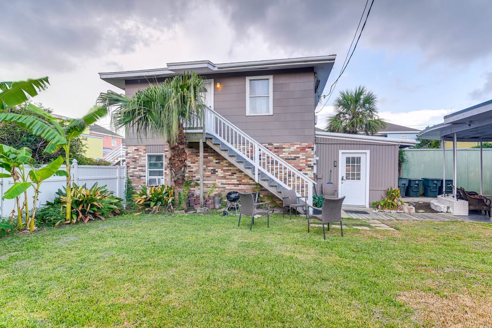 Walk to Beach! Family Coastal Retreat in Galveston Apartment in Galveston Island