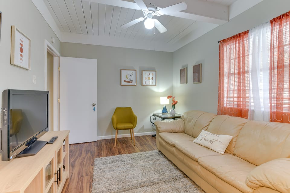 Close to Beach & Pleasure Pier! Coastal Escape Apartment in Galveston Island