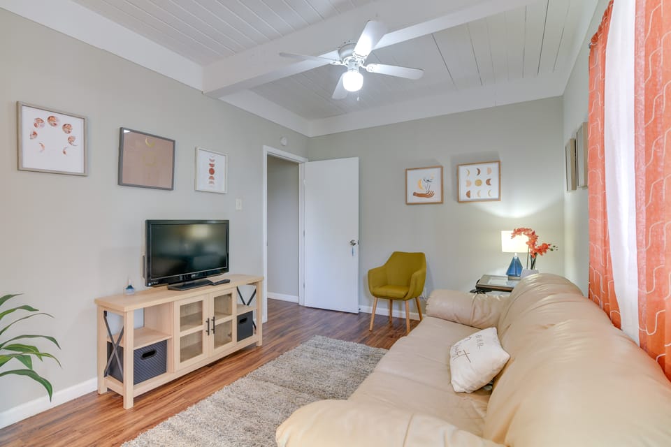 Close to Beach & Pleasure Pier! Coastal Escape Apartment in Galveston Island