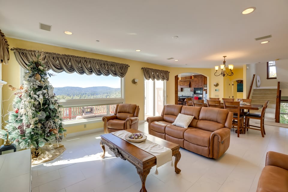 Lake Arrowhead Home w/ 3 Decks & Stunning Views! House in Lake Arrowhead