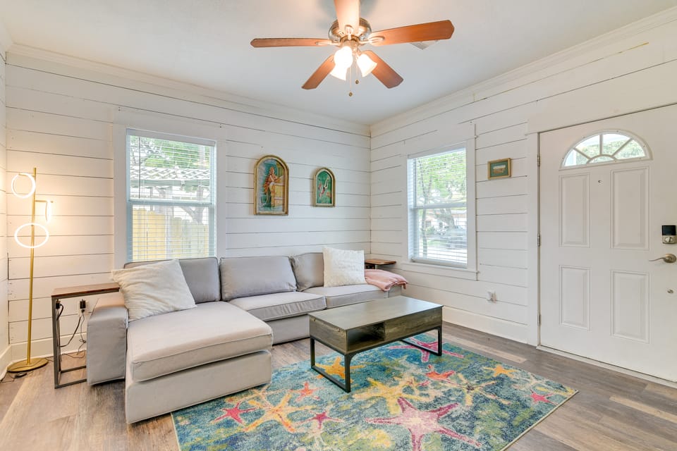 1 Mi to Shore! Galveston Stay w/ Pet-Friendly Yard House in Galveston Island