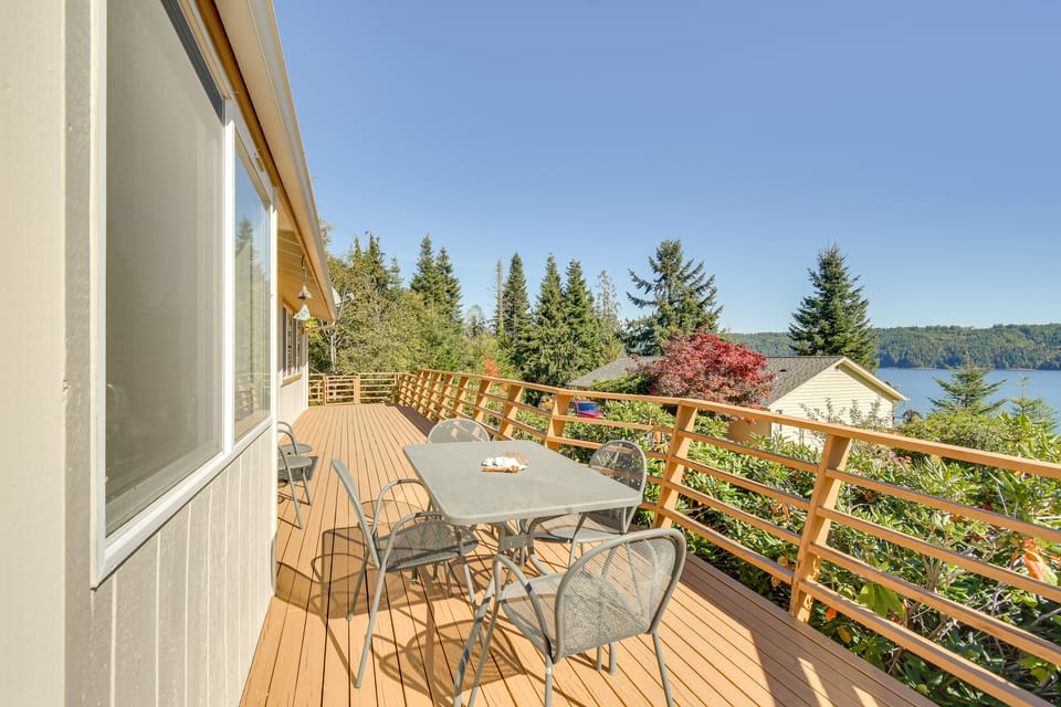 Hoodsport Vacation Rental w/ Deck & Canal Views! House in Hood Canal
