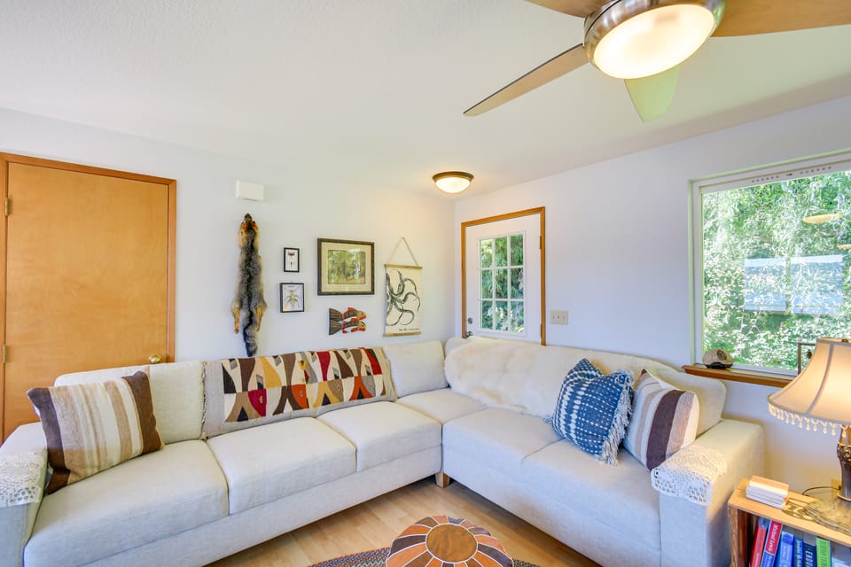 Hoodsport Vacation Rental w/ Deck & Canal Views! House in Hood Canal