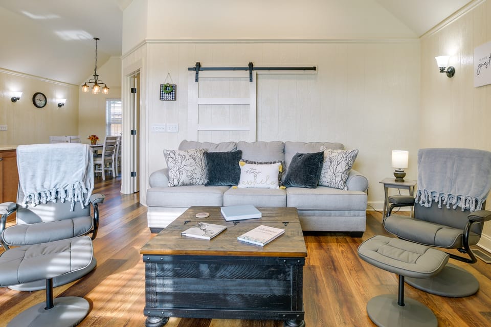 Lakeside Farm Sanctuary! 30-Acre Benson Retreat House in North Carolina