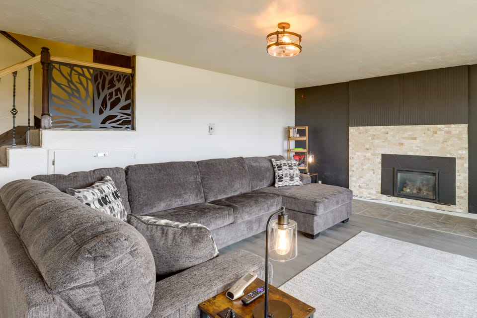 Steinaker State Park w/ Fireplace: Vernal Getaway! House in Utah