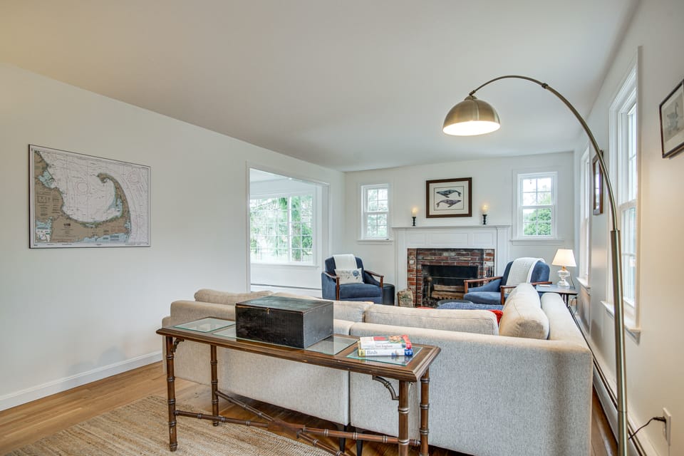 1 Mi to Sand! Mid-Cape Chatham w/ Furnished Deck House in Harwich