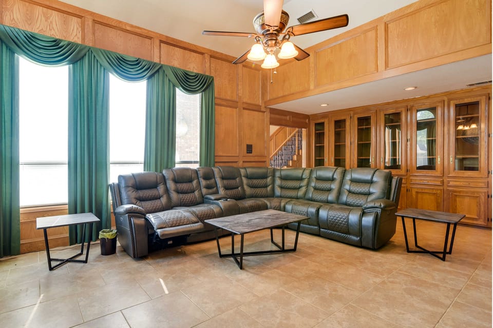 Expansive Home w/ Pool Table ~ 15 Mi to Galveston! House in Texas City