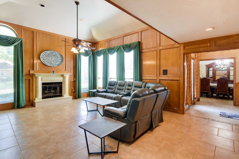 Expansive Home w/ Pool Table ~ 15 Mi to Galveston! House in Texas City