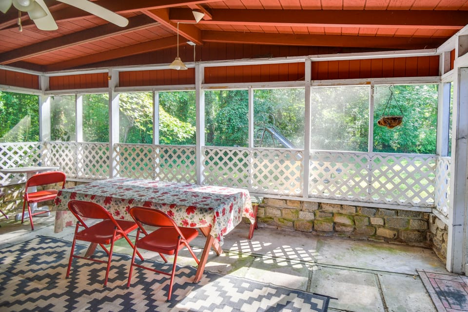 Pet-Friendly Norfolk Retreat ~ 7 Mi to Beach! House in Norfolk
