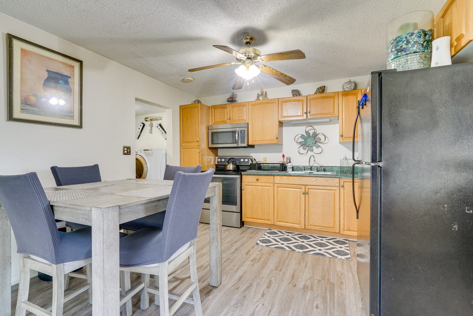 Cozy Indiana Home w/ Deck, Charcoal Grill & Yard! House in Indiana