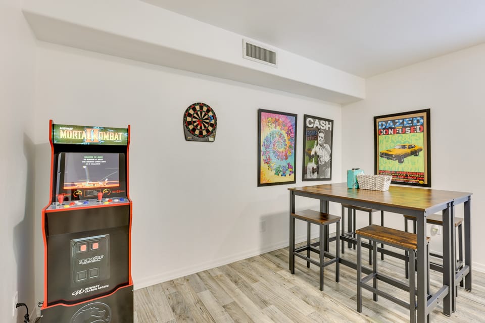 Rooftop Skyline Views! Family-Friendly Phoenix Gem Apartment in Phoenix