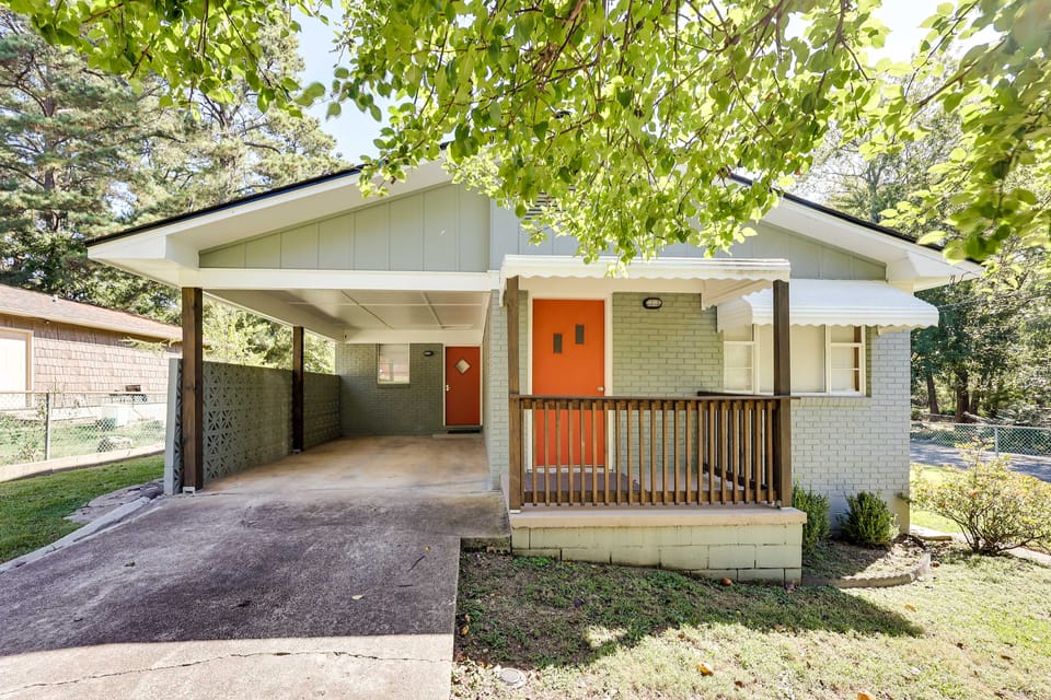 Half Mi to Oaklawn Casino: Hot Springs Home! House in Hot Springs