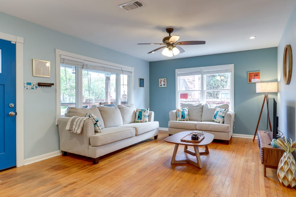 Near Beach! Galveston Family Gem w/ Playground House in Galveston Island