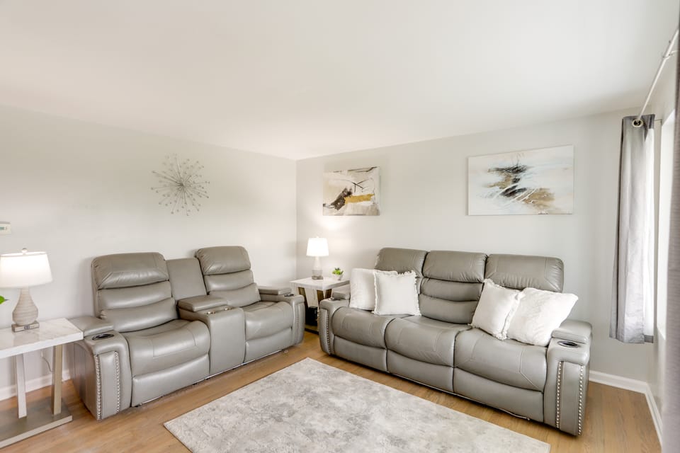 Swim, Bike & Fish: Pet-Friendly Lorain Retreat! House in Lake Erie