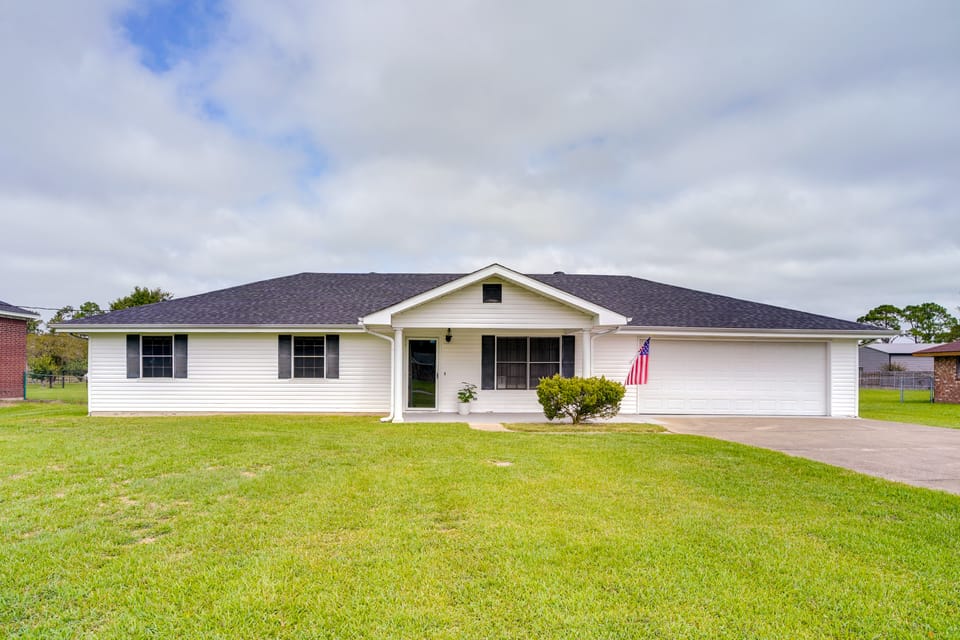 Patio & Grill! Charming 'Lake Charles Landing Pad' House in Louisiana