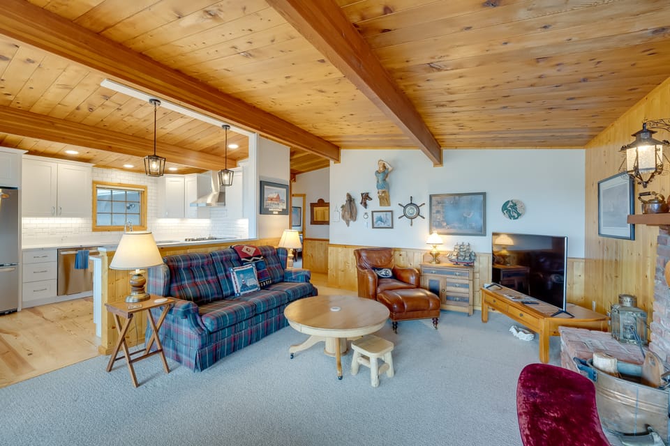 Serene Island Retreat w/ Beach Access & Mtn Views! Cottage in Whidbey Island