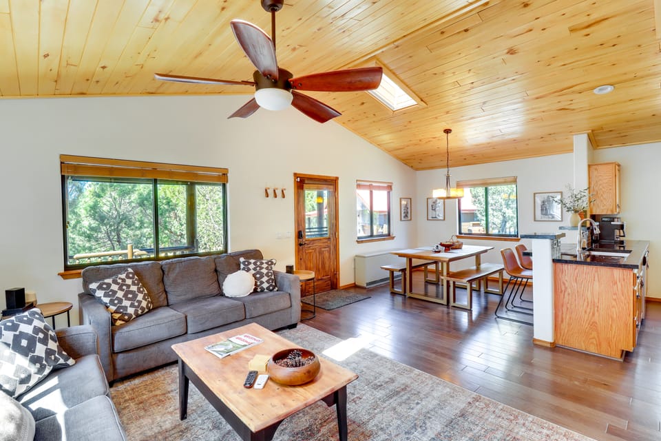 Large Yard, Patio and Detached Casita Show Low House in Show Low