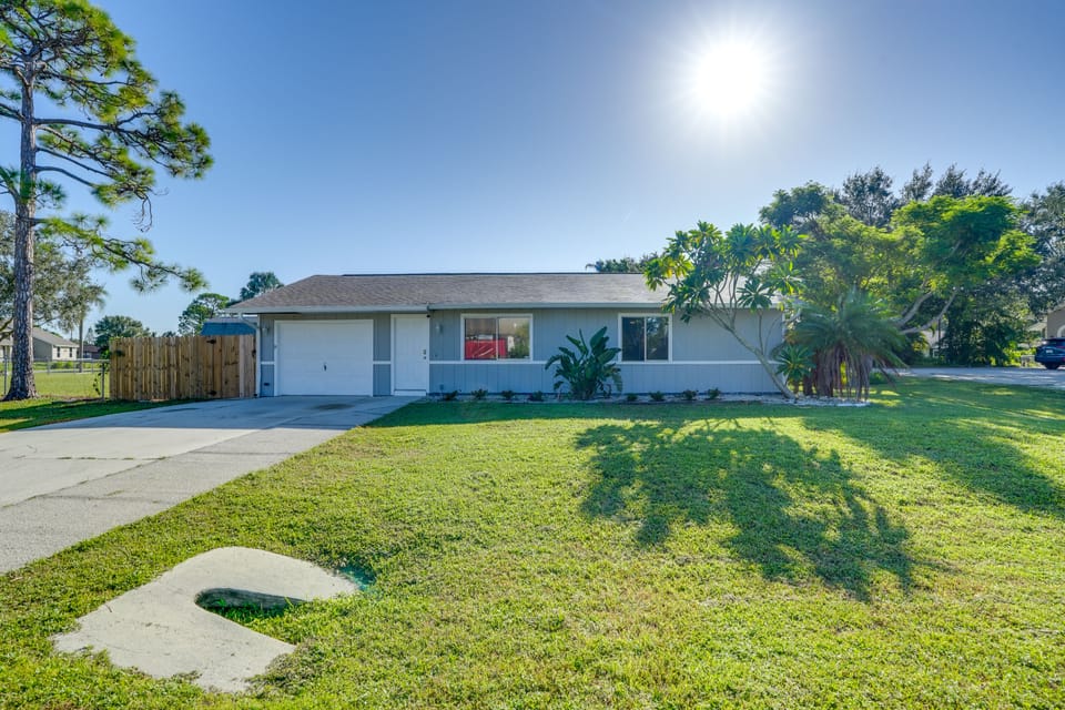 Fort Myers Vacation Home w/ Patio ~ 14 Mi to Beach House in Lee County
