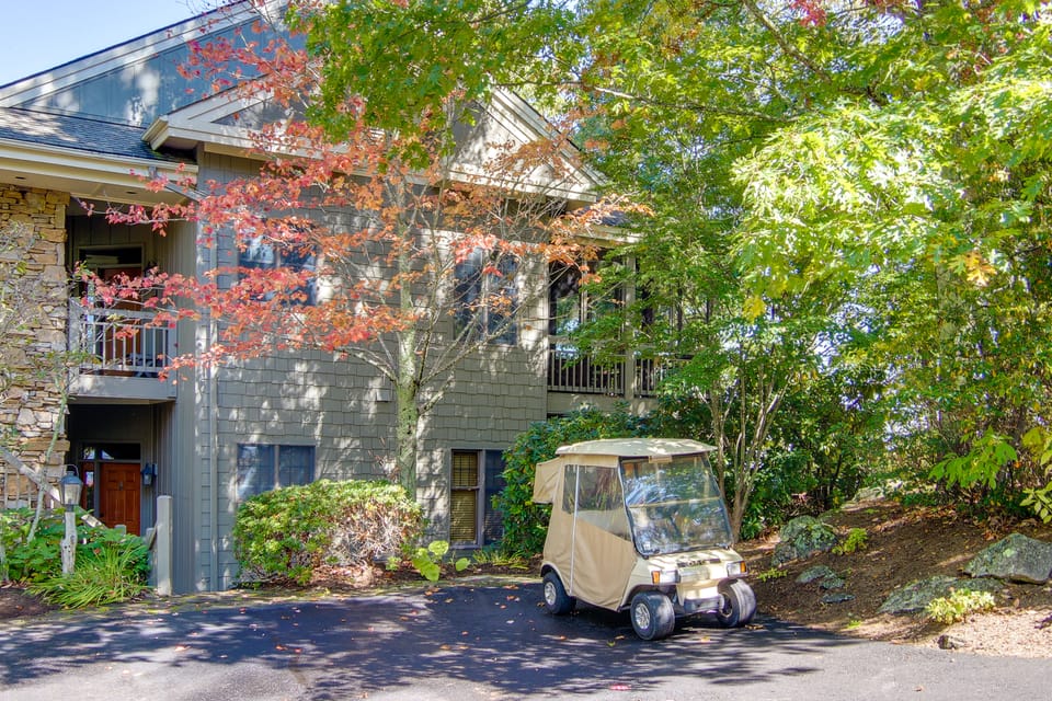 Mtn-View Condo w/ Screened Porch in Burnsville! Apartment in Tennessee