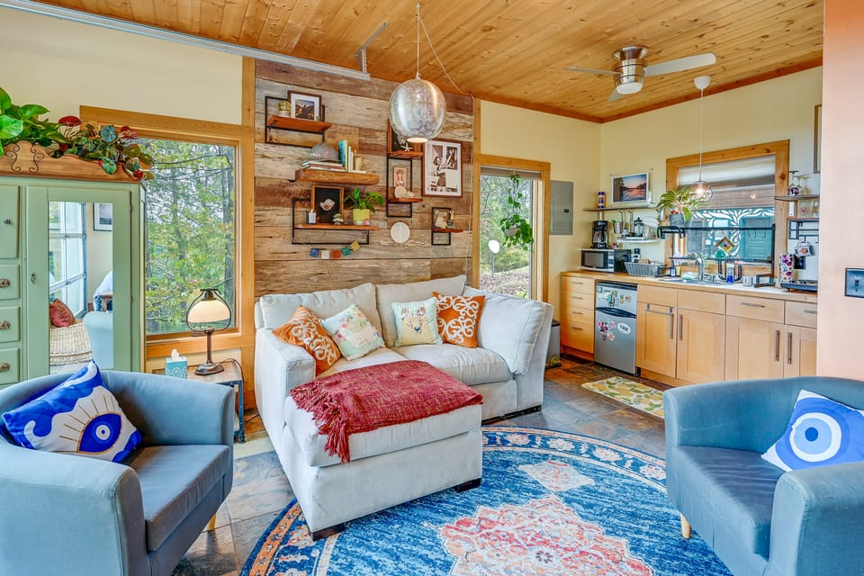Yadkin River 'Treehouse'~ Miles of Trails On-Site Apartment in North Carolina