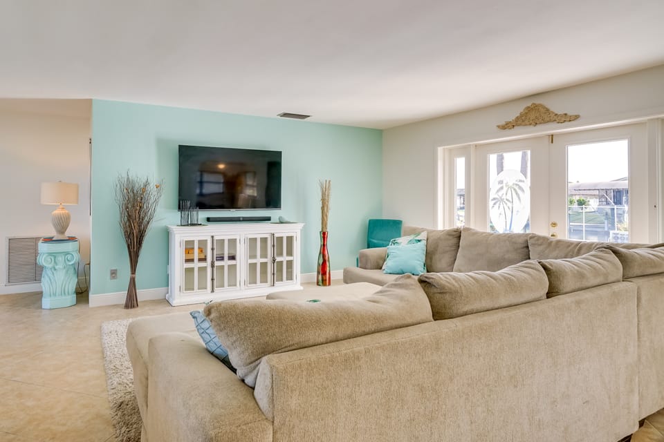 Dock, Grill & Pool: Waterfront Cape Coral Home! House in Cape Coral