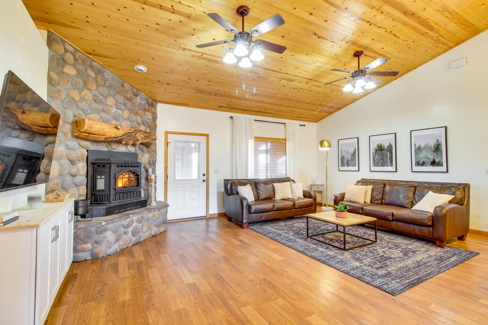 1-Acre Fenced Yard: Pet-Friendly Show Low Cabin! House in Arizona