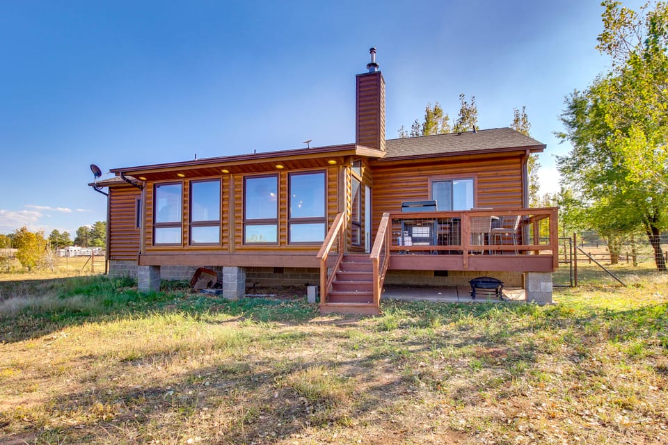 1-Acre Fenced Yard: Pet-Friendly Show Low Cabin! House in Arizona