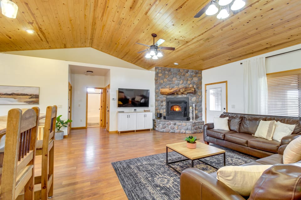 1-Acre Fenced Yard: Pet-Friendly Show Low Cabin! House in Arizona