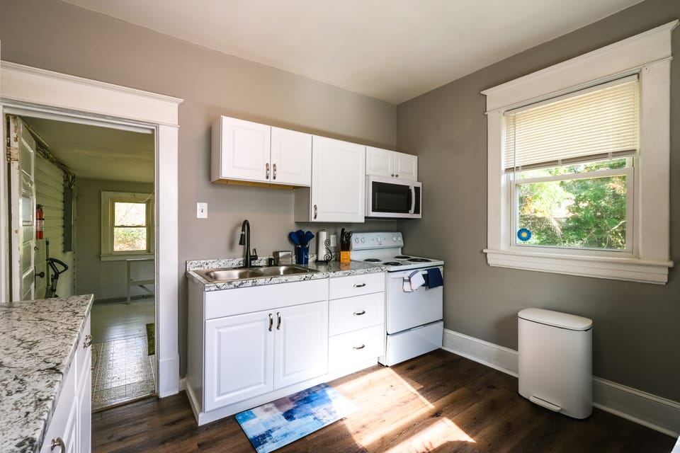 Cozy Roanoke Vacation Rental: 2 Mi to Downtown! Apartment in Roanoke