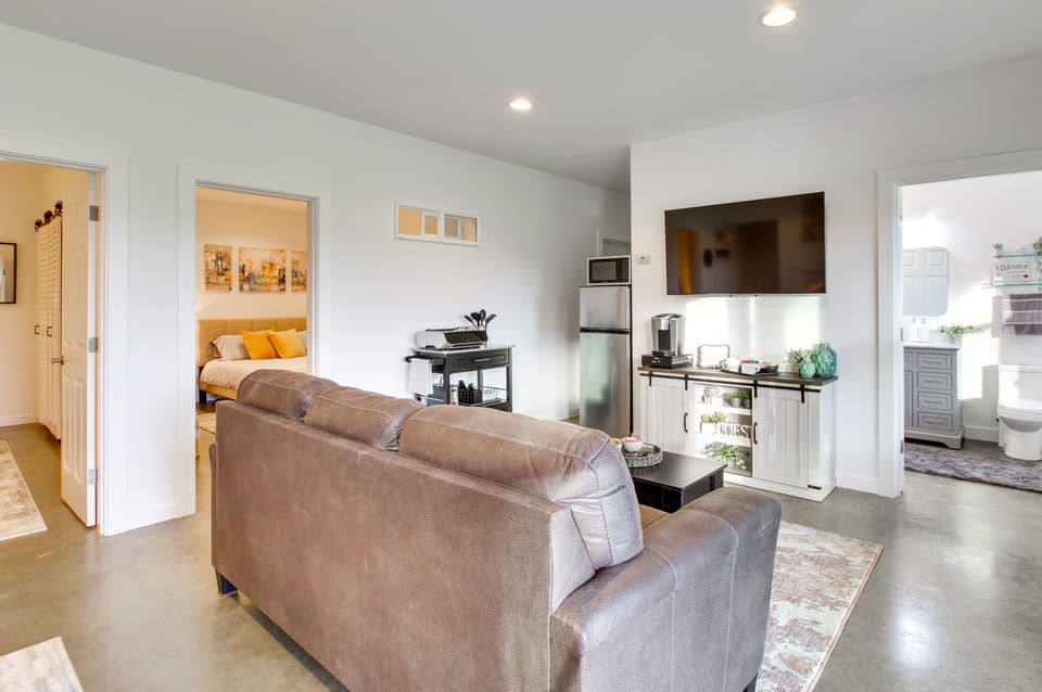 Chic & Modern Snohomish Hideaway on a Working Farm House in Everett