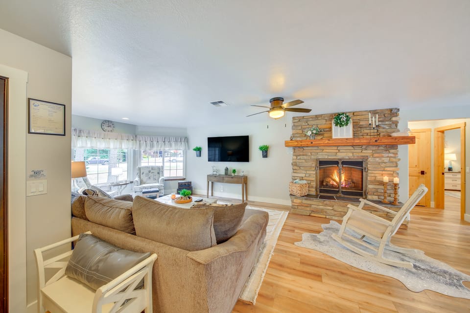 Charming Idaho Home w/ Hot Tub, Near Beaches! House in Sagle