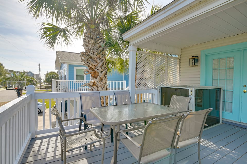 Walk to Ocean: Surfside Beach Gem w/ Private Pool House in Surfside Beach