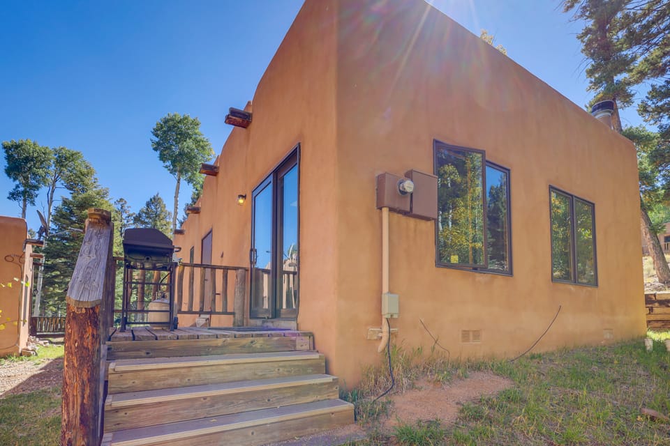 Secluded Amalia Retreat w/ Cozy Fireplace & Grill! House in New Mexico