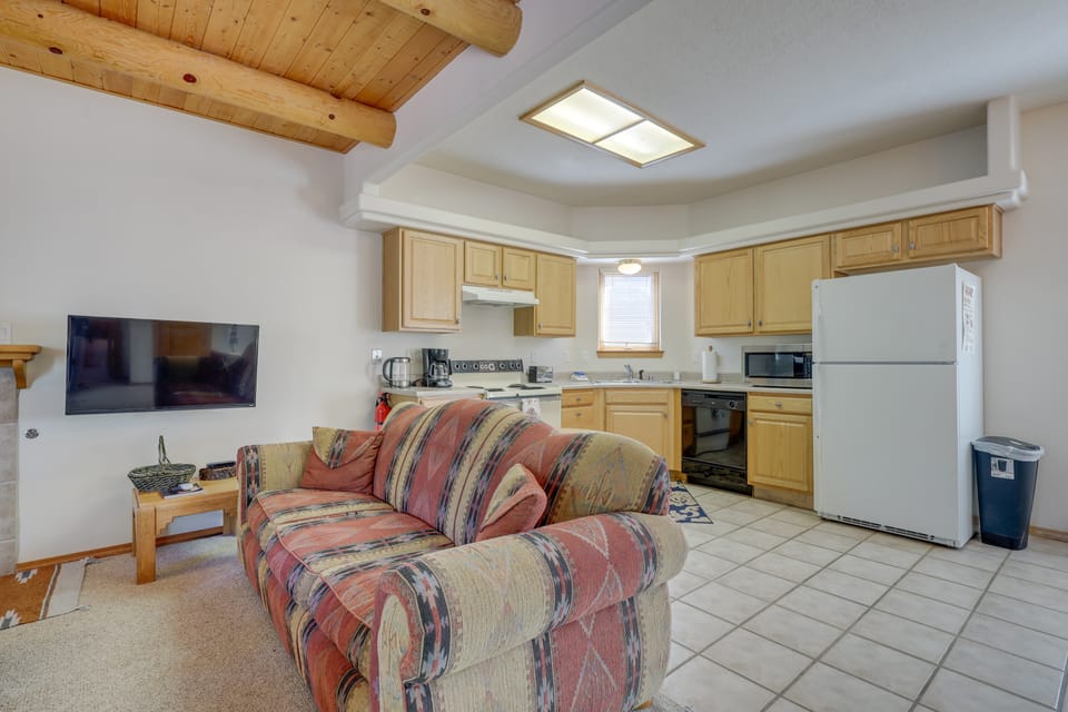 Charming Amalia Retreat w/ Fireplace & Grill! House in New Mexico