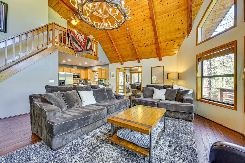 Furnished Deck + Forest Views: Pine Retreat! House in Pine