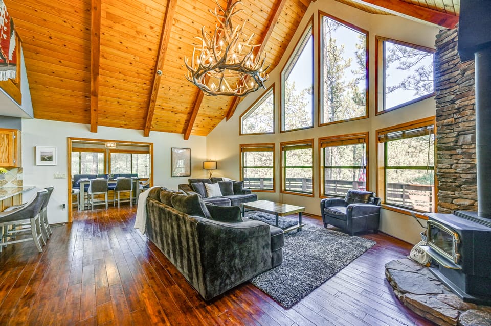 Furnished Deck + Forest Views: Pine Retreat! House in Pine