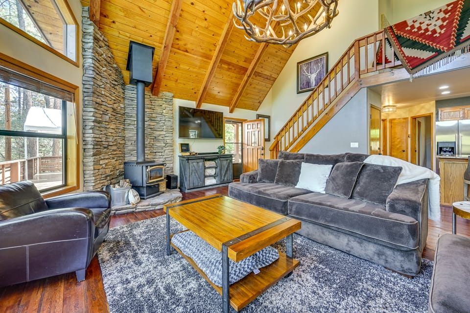 Furnished Deck + Forest Views: Pine Retreat! House in Pine