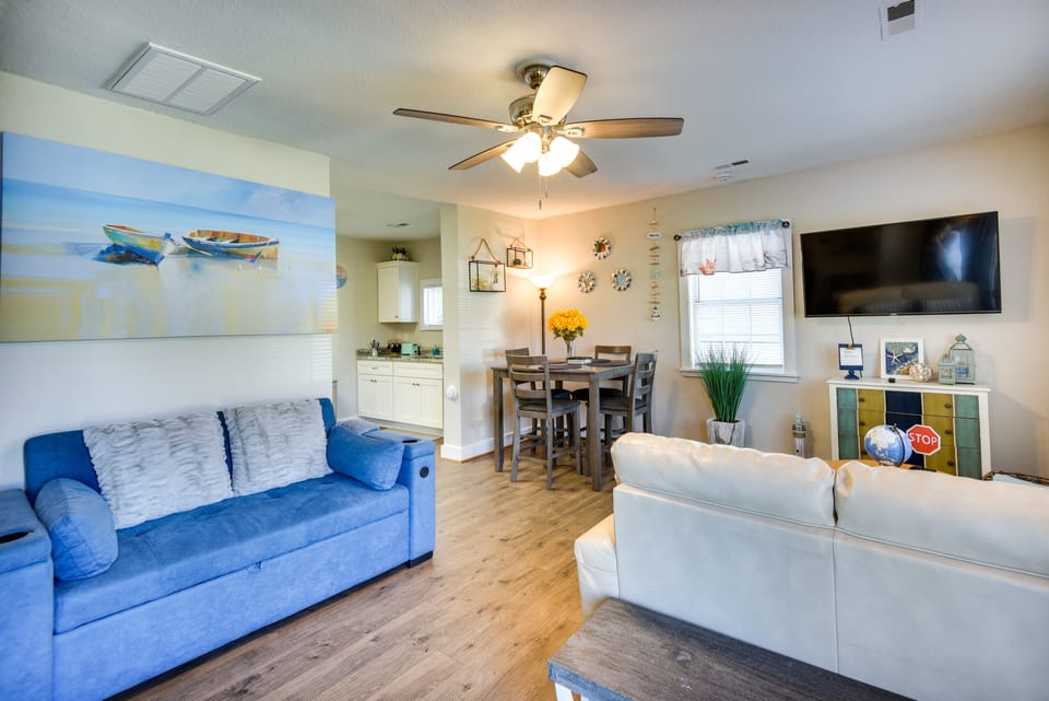 Hampton Home w/ Grill < 1 Mi to Beach! House in Hampton