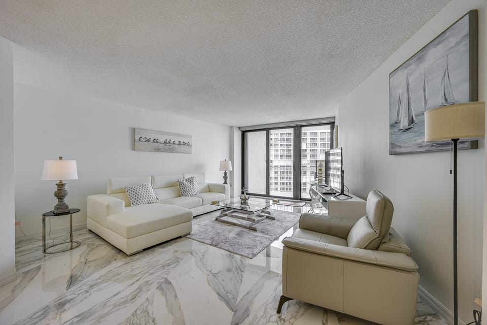 Beachfront Marco Island Condo w/ Pool Access! Apartment in Marco Island