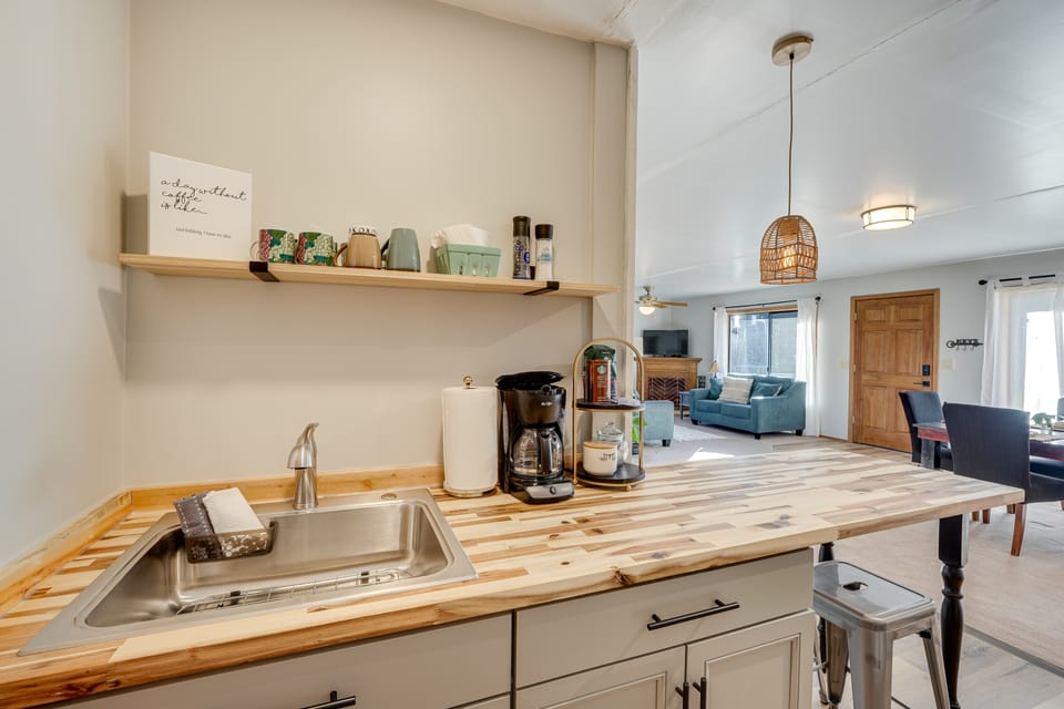 On-Site Winery & Tasting Room: Oregon Bungalow! Cottage in Oregon