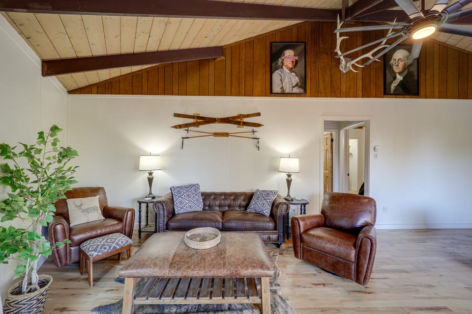 Hike & Ski! Cabin w/ Hot Tub in Beech Mountain House in Beech Mountain